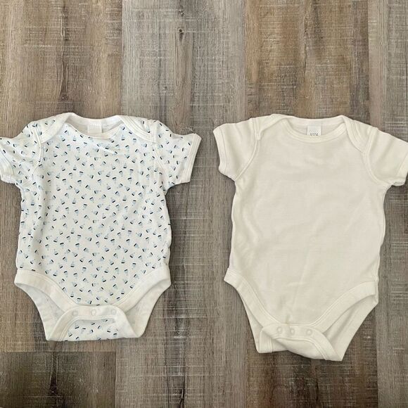 Baby GAP onesies - set of 2 - Picture 1 of 3
